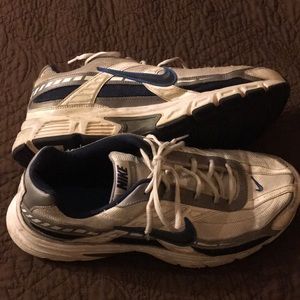 Nike tennis/running shoes
